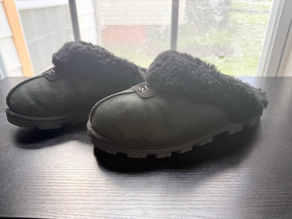 UGG Black Shearling Clog Slippers Women’s Size 8 Suede Slip-On Cozy Shoes